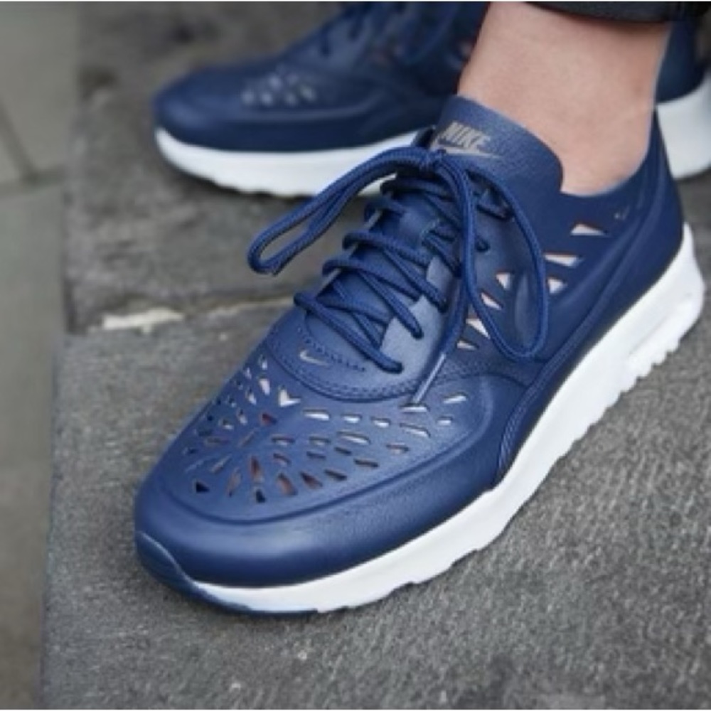 Ladies Nike Navy Air Max limited edition